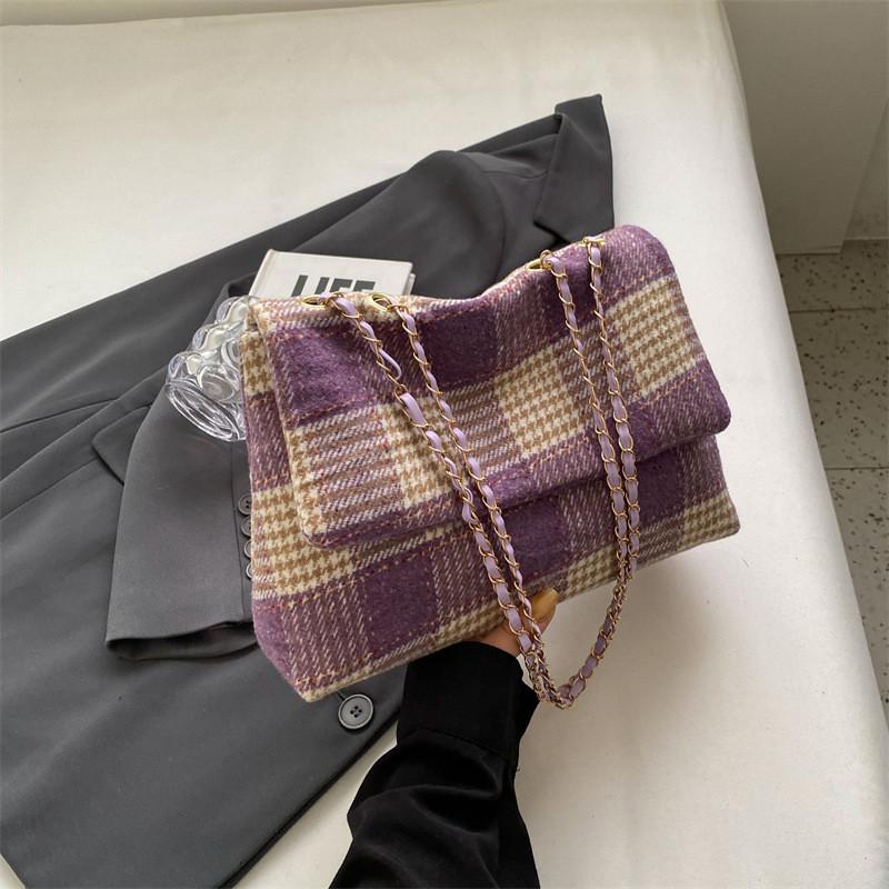 Fashionable Plaid Tote Bag For Autumn Stylish Crossbody Bag Large Capacity Unique Design