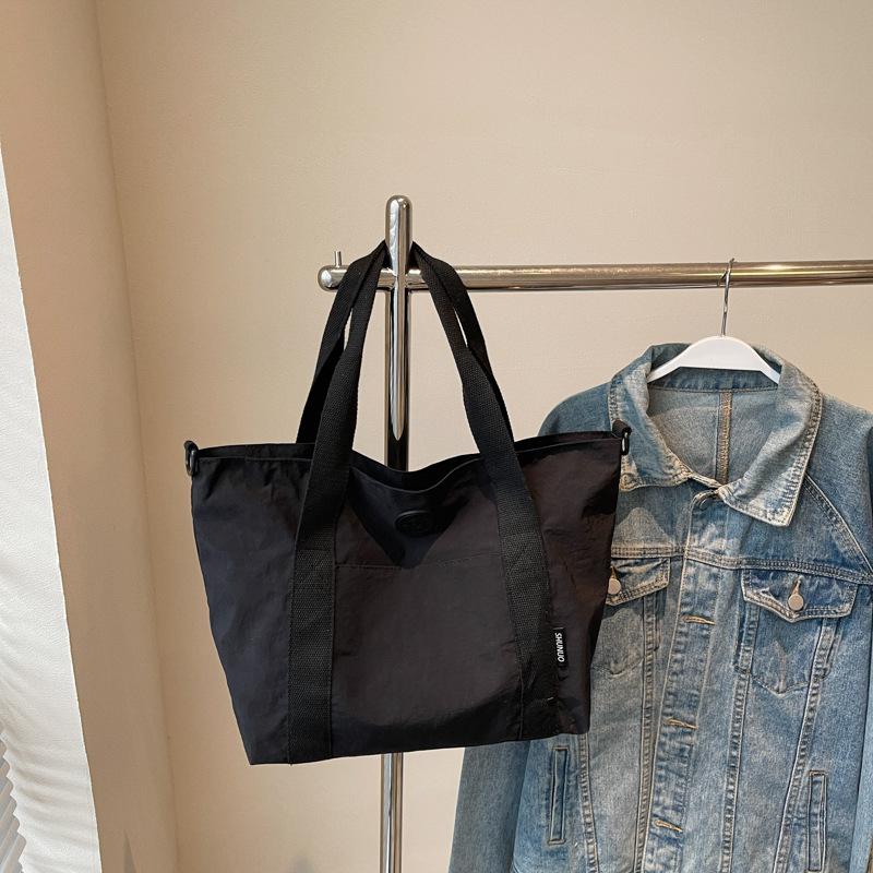 

Large-capacity niche design tote bag 2025 new Korean version trendy handbag personalized solid color shoulder bag trendy