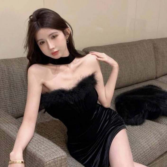 Black tube top, rough edge dress, women's off-the-shoulder hanging neck, one-word shoulder slim and thin, hip-wrapped short dress, small dress.