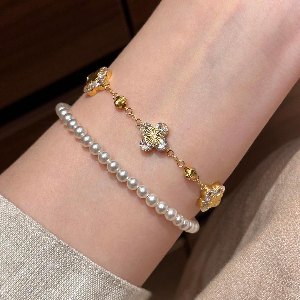 Pulsera de Trébol de Cuatro Hojas Láser Hielo Triturado Dorado Intermitente - Joyería Retro de Lujo para Mujeres