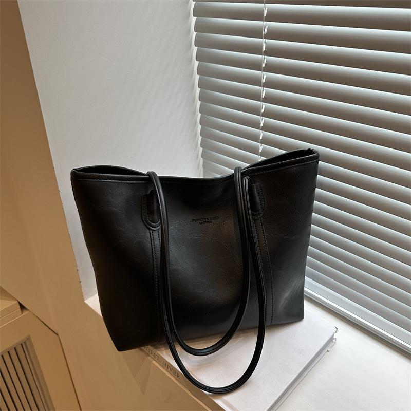 

Vintage tote bag large capacity bag women s shoulder bag premium texture work commuter bag чёрный