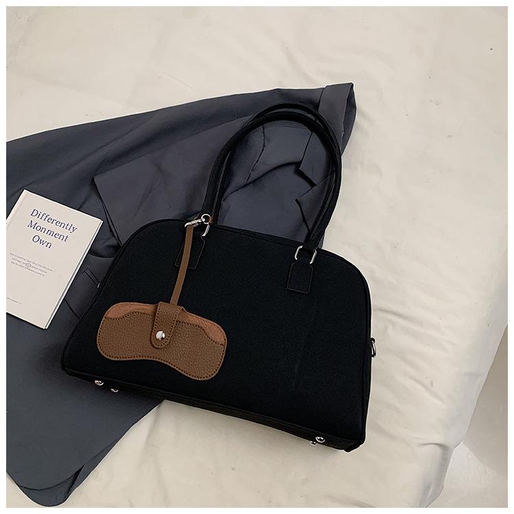 

Retro matte large-capacity bag women s 2025 new commuter trendy foreign style shoulder handbag Boston underarm bag