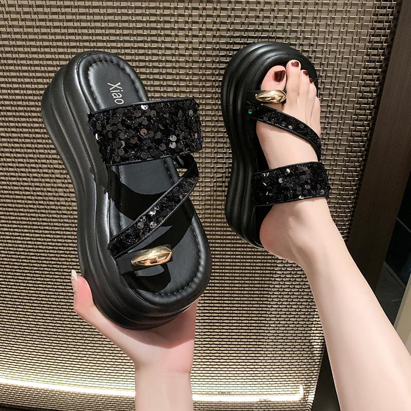 Moda 2024 Damskie Sandały na Grubej Platformie z Klipsem na Palec Wysokie Obcasy Gladiatorki Kapcie Kobieta Modne Lato Błyszczące Plażowe Rekreacyjne Japonki 7CM