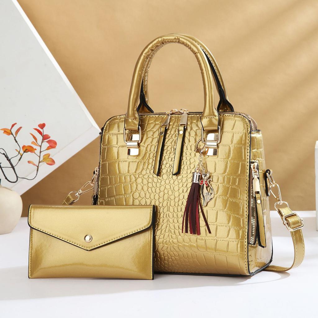 Taizhou Women's Bag Fashion Crocodile Pattern Mother and Child Bag Large Capacity Explosion Women's Bag Fringed Pendant Portable Messenger Bag