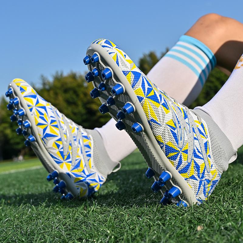Men Soccer Shoes Kids Football Boots Women Professional Soccer Cleats Antiskid Chaussure Football TF/FG Outdoor Football Shoes
