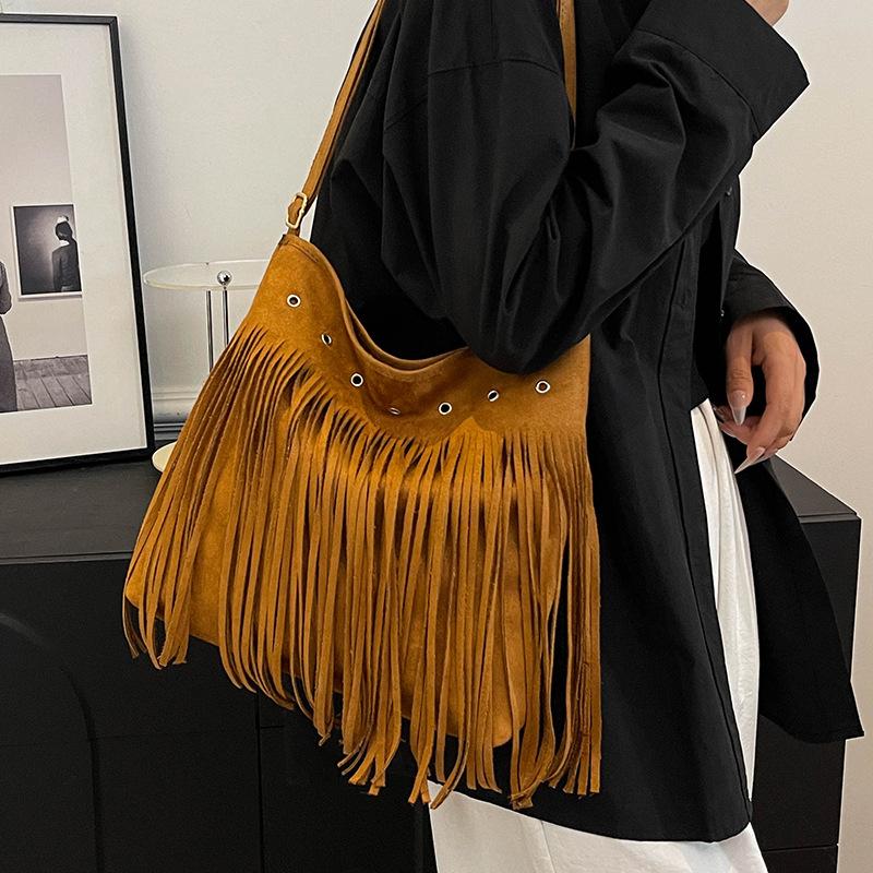 Large Capacity Bag New Fashionable Crossbody Bag for Women Ins Fashionable Versatile One-shoulder Tassel Bag