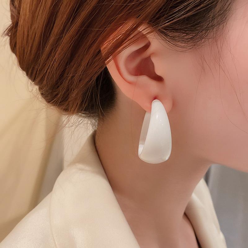 Silver needle retro Hong Kong style dripping oil round earrings niche temperament earrings fashion light luxury summer women's high-end earrings