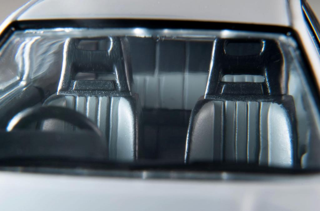 TOMYTEC Tomica Limited Vintage Neo 1/64 LV-N304c Toyota Corolla Levin 2-door GT-APEX 1985 Model White/Black (Finished Product)