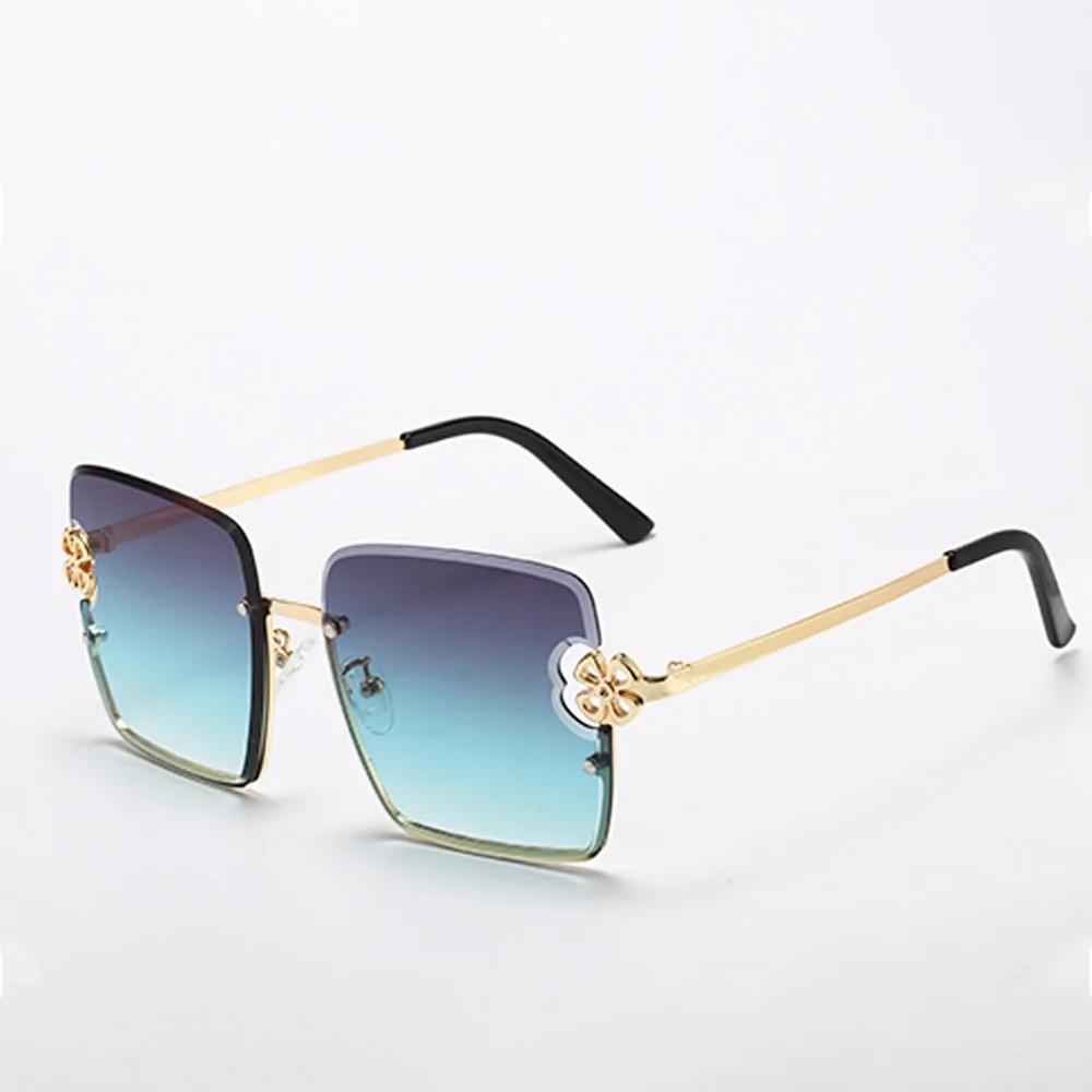 Retro Women Hollowed Flower Sunglasses Large Square Fashion Glasses Anti Glare UV Protection Stylish Accessories