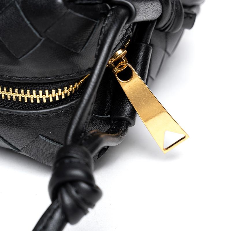 New Diagonal Cross Women's Bag Trend Fashion Versatile Trend Top Layer Sheepskin Woven Women's Bag Wide Grid Shell Bag Women