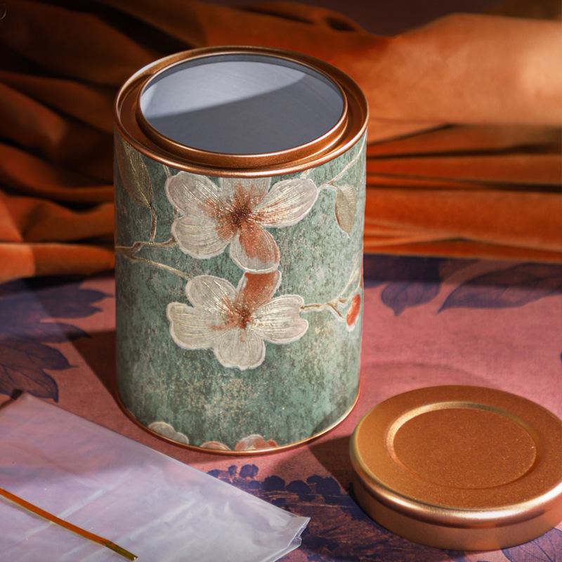 Exquisite Floral Tea Canister for Black, Green, Longjing Teas - Creative, Portable, and Sealed.
