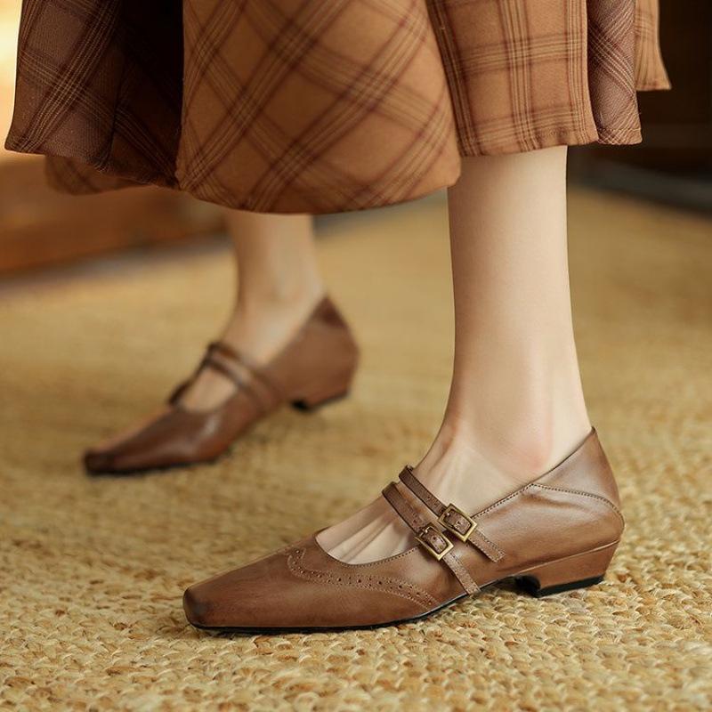 New women's foot shoes comfortable beef tendon sole casual four seasons small leather shoes large size leather women's shoes square head low heel