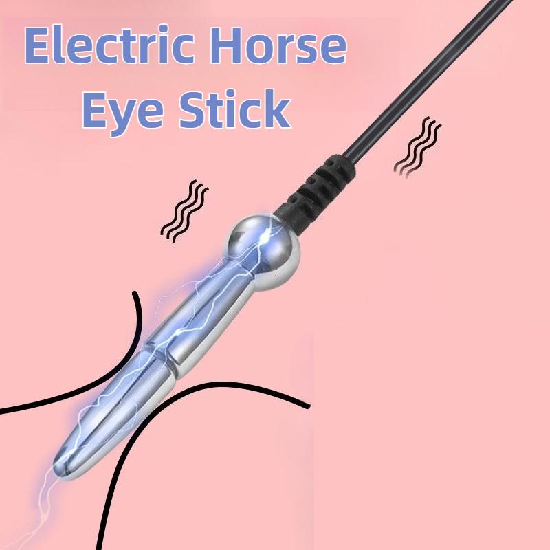 Көрпе астындағы мысықтың суреті