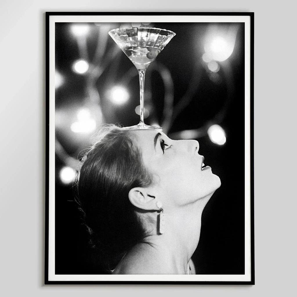 Retro Trendy Newspapers Girl Bar Magazine Cover Aesthetic Poster Print Wall Art Pictures Canvas Painting Living Room Home Decor