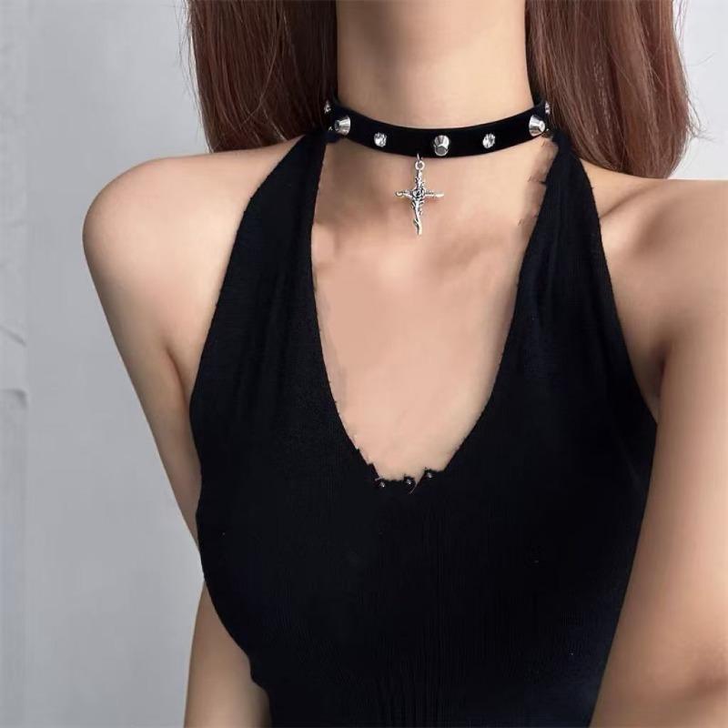 Dark Y2k Babes Wind Leather Rivet Choker Stacked Cross Necklace Female Personality Subculture Collarbone Chain