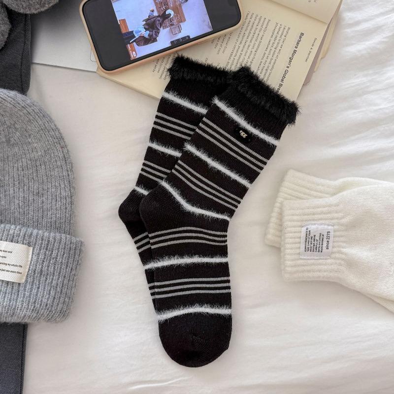 

Accessories: Mink Fleece Pile Socks, College-style Color-blocked Velvet Striped Socks, Women s Long Cylinder for Winter 1 pair чорний