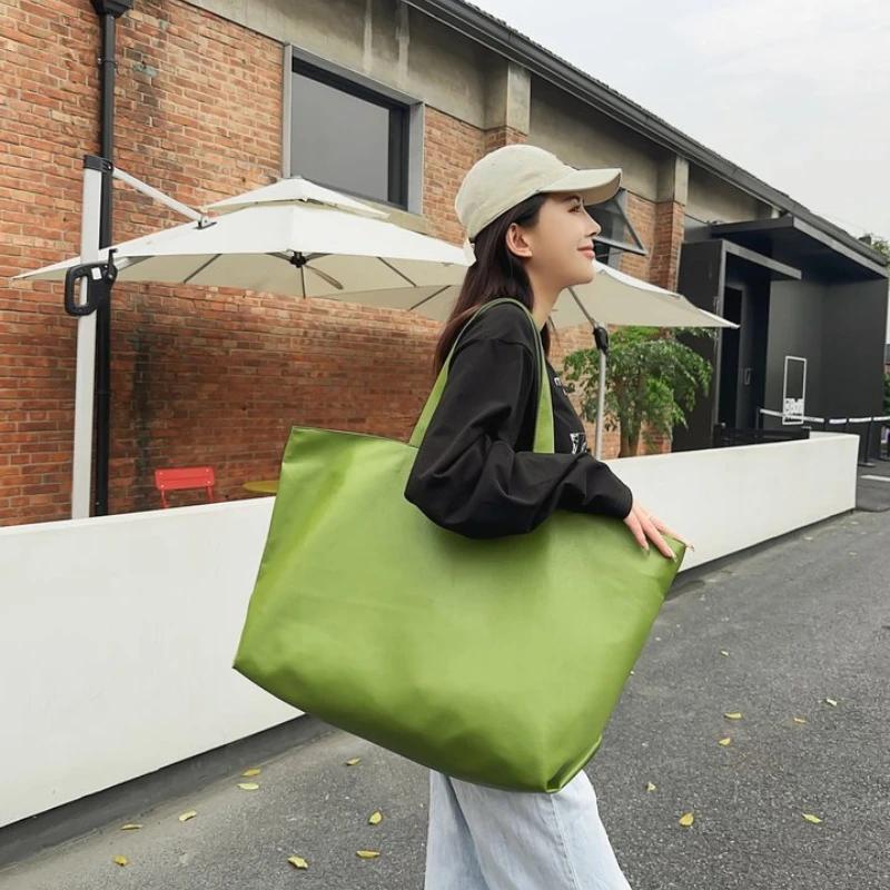 PU Black Zipper Large Capacity Handbag Lightweight Soft Leather Shoulder Bag Unisex Simple Fashionable Versatile Tote Bags