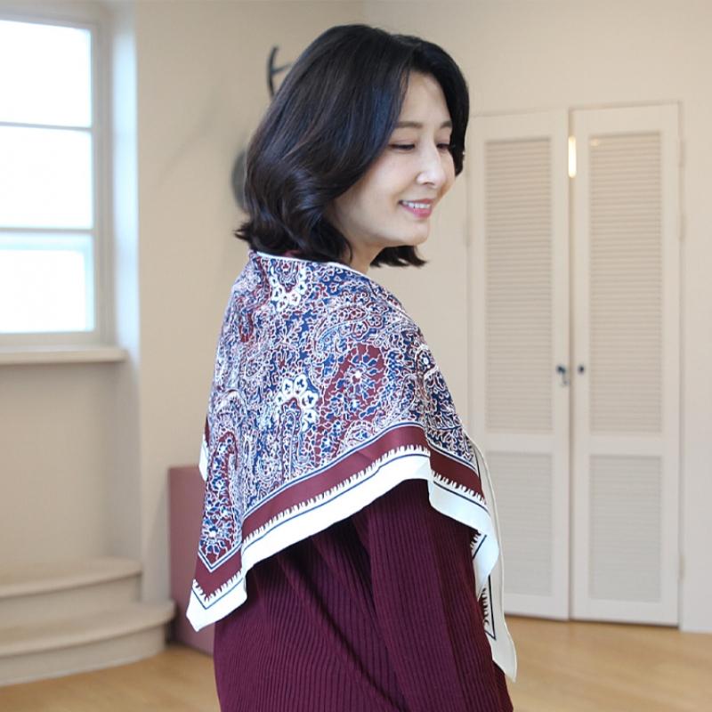 Shiz Madam Classical Big Paisley Square Scarf A42381