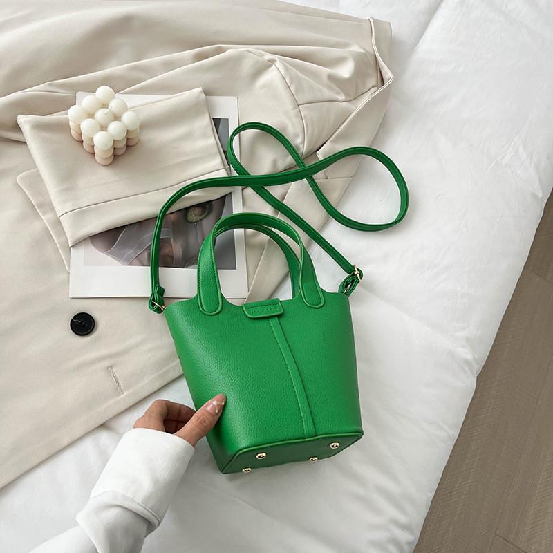 Stilvolle Koreanische Mode Damen Eimer Tasche In Schwarz Weiß Grün Und Rosa Farben Für Lässigen Alltagsgebrauch