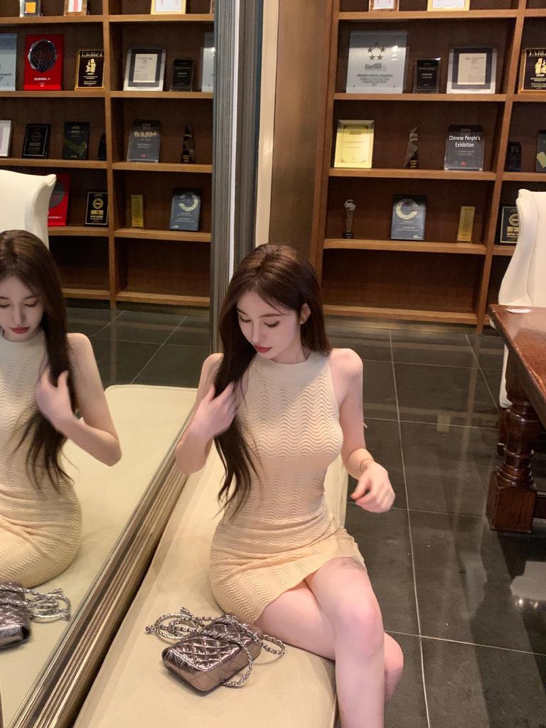 Women's Summer Off-Shoulder Knit Dress - Solid Color, Sexy Slim Fit, Waist-Cinched, Hip-Hugging Short Skirt