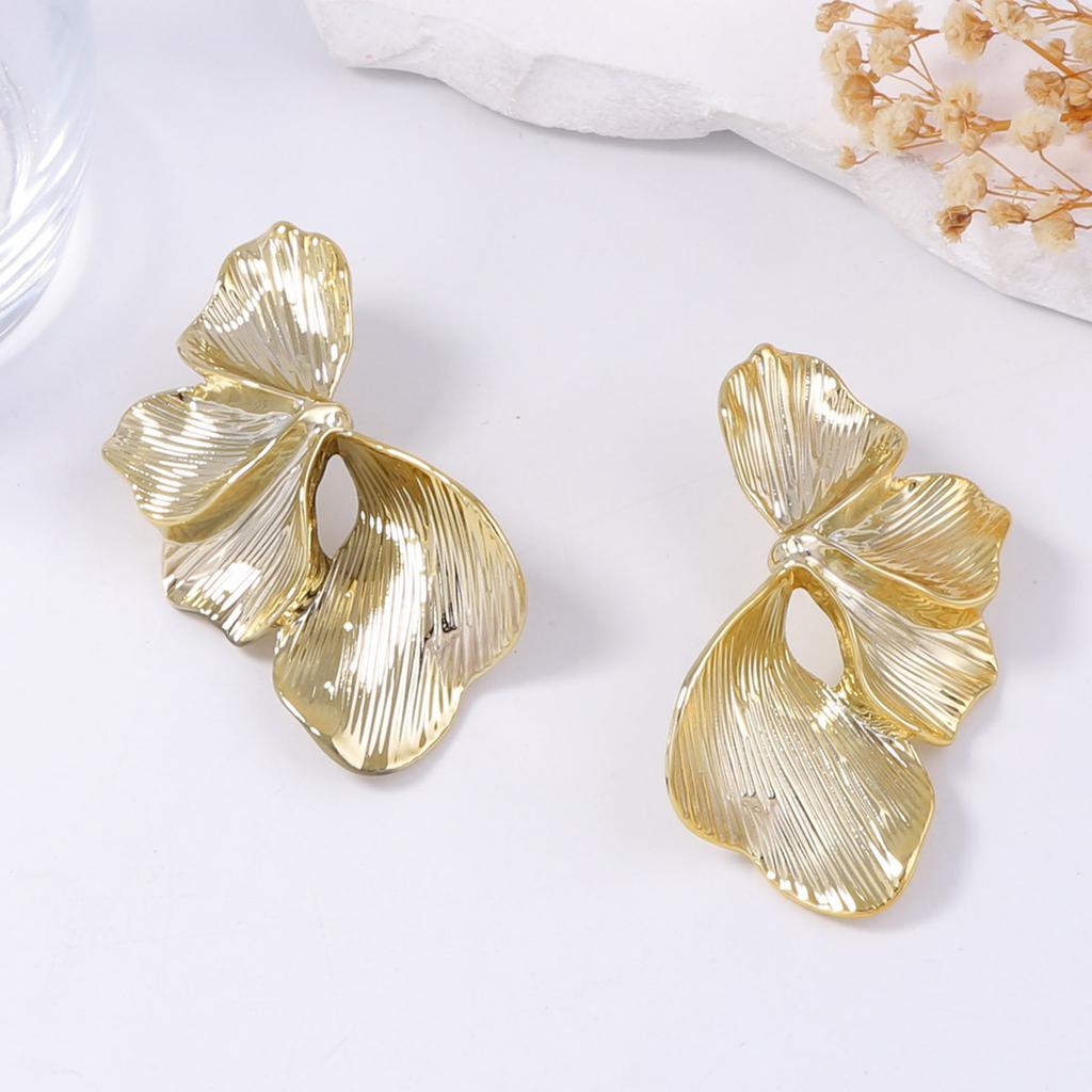 retro light luxury CCB striped texture sense advanced exaggerated three-dimensional multi-layer flower petal female stud earrings