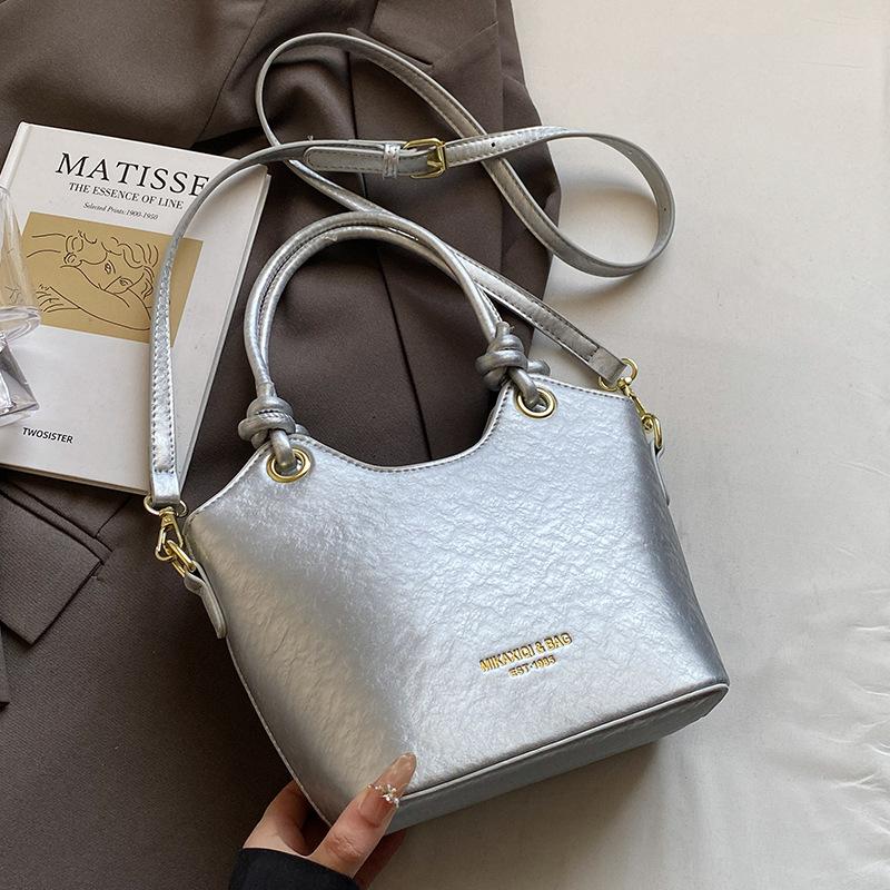 2025 New Products Are Popular, Fashionable and Simple, Hand-held Bucket Bags, Foreign Style and Versatile Commuting Solid Color PU Messenger Women's B