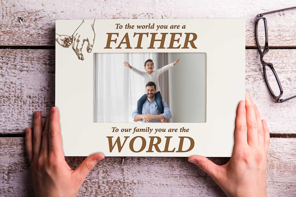 Darling Souvenir Made With Love Gravierter Tischplatten-Fotorahmen aus Holz You Are The World Zitate Weißer Bilderrahmen