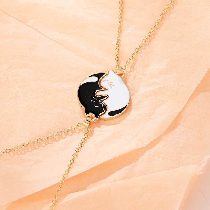 Hug Cute Pet Cat Pendant Necklace Women Girls  Trendy Jewelry Couple Gift Friendship Necklace
