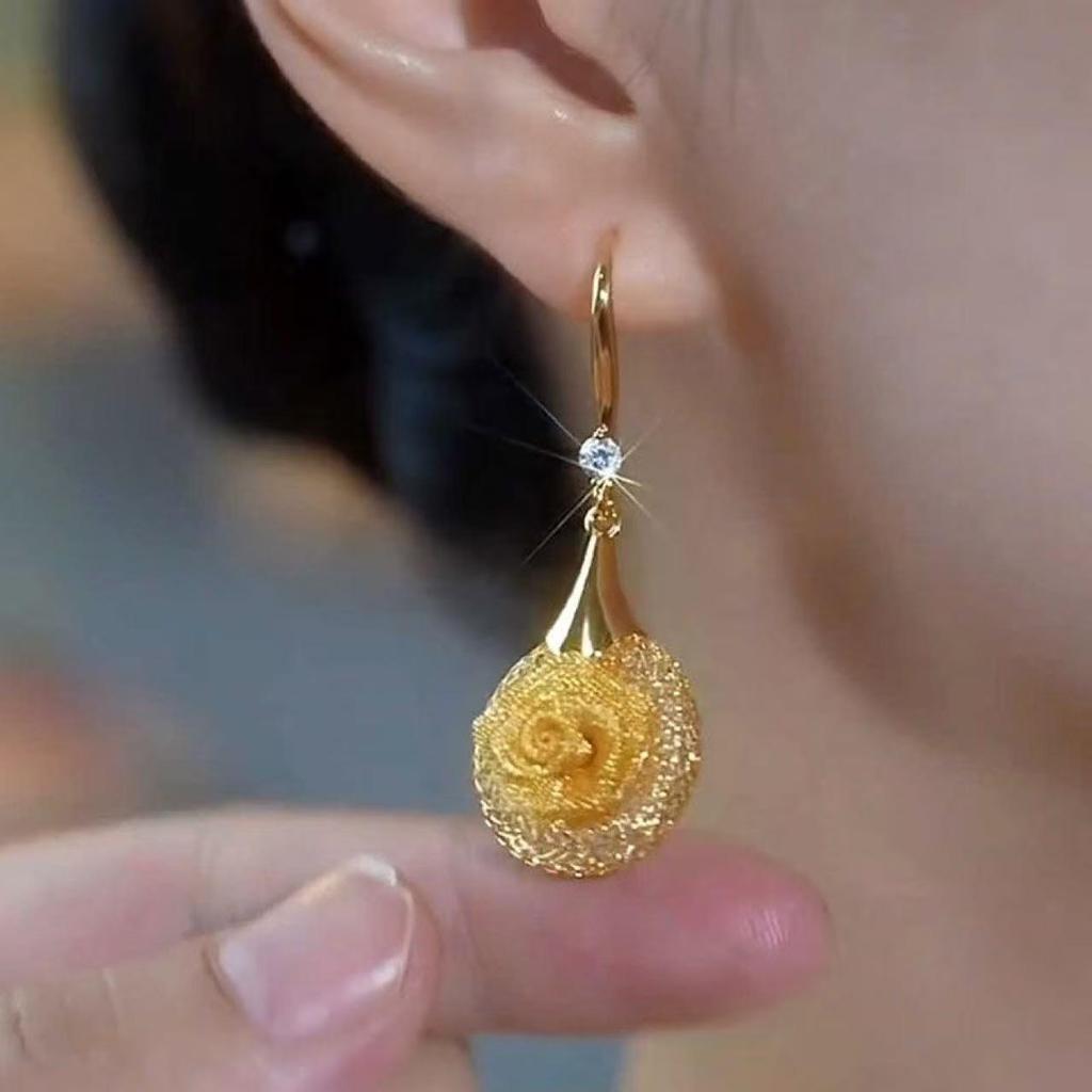 Exquisite Rose Gold Geometric Wire Mesh Earrings for Women - Unique, Lightweight, Retro Luxury Design for Everyday Wear