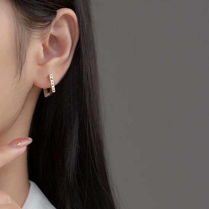 Contrasting Color Graffiti Square Ear Buckle Earrings Women's Niche Design High-end Versatile Earrings