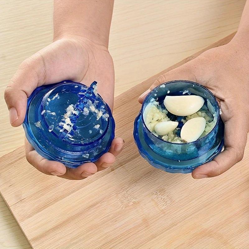 1pc Manual Portable Garlic Crusher - Twist Kitchen Gadget for Crushing Garlic and Ginger, Easy to Use and Clean