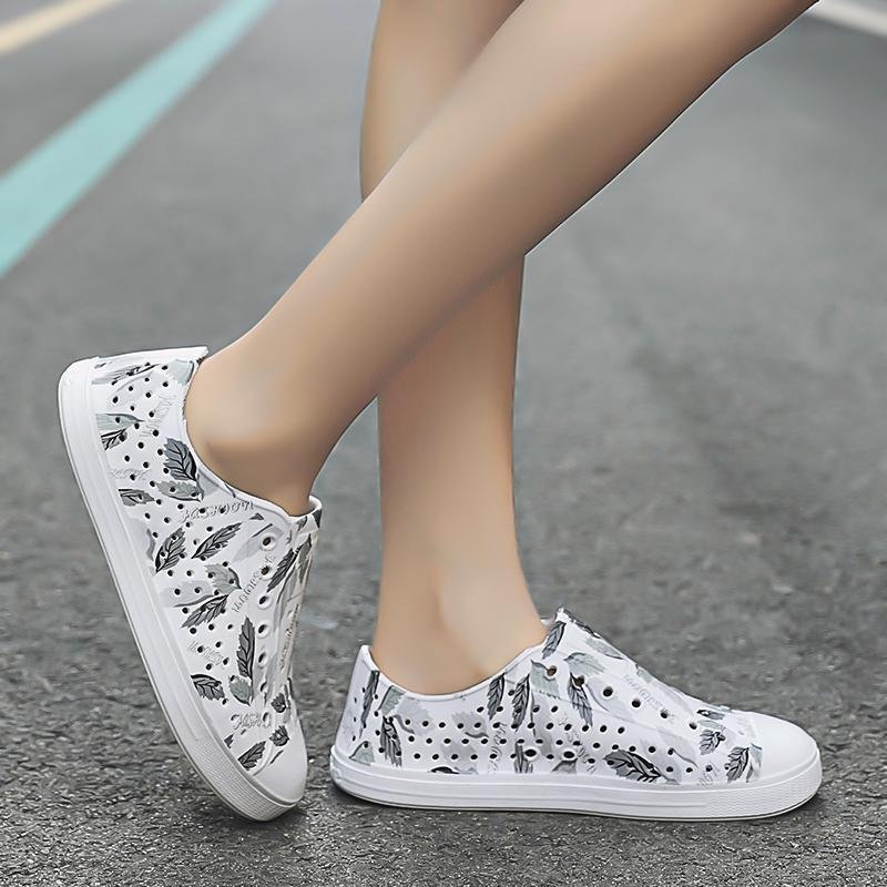 Unisex Sandals Summer Hollow Beach Shoes Slippers Lightweight Sandals Slip on Casual Waterproof Classic Sandals