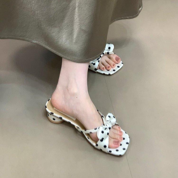 Schuhe Pantoffeln Lässige Sandalen Pantoffeln Damen Niedrige Keile Damen Strand Luxus 2026 Clogs Gummi Stoff PU Römische Hufabsätze Skandale