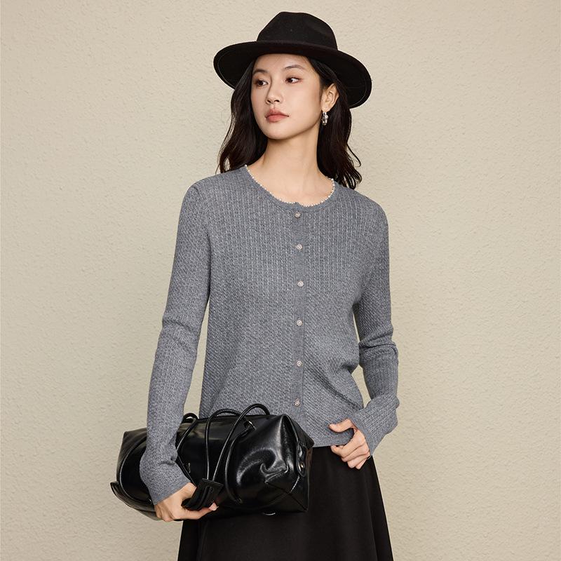 2026 Autumn Retro Cable Knit Wool Sweater with Beaded Diamond Buttons