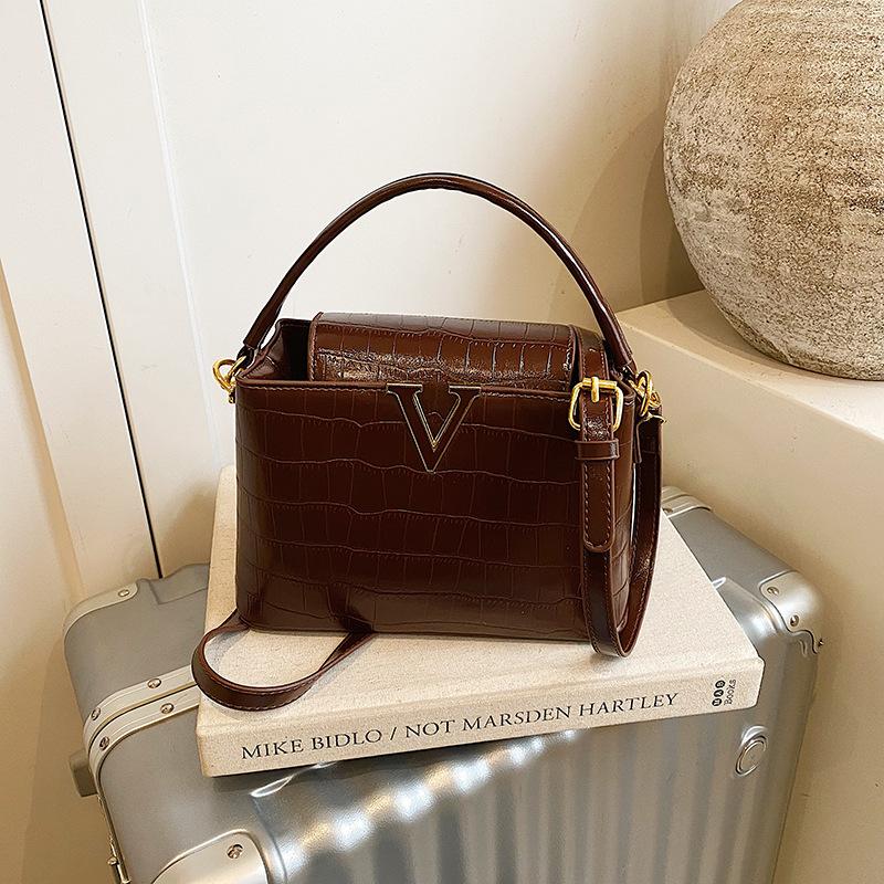 Women's Bag - High-end Style, Versatile for Daily Use, Suitable for Office Wear, Small Handbag for Carrying Essentials.