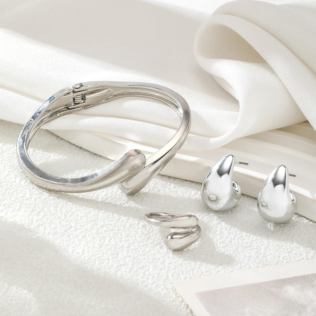 Trend smooth spring opening bracelet metal gold-plated simple temperament personalized exquisite jewelry