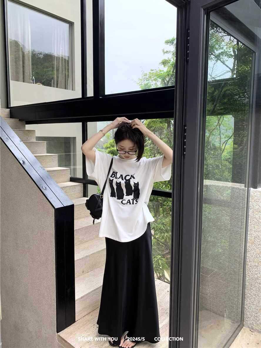 

Plus Size Cat Print Women s White Short Sleeve T-shirt - Slimming, Loose, Casual Summer Top XL (116-130 jin) белый
