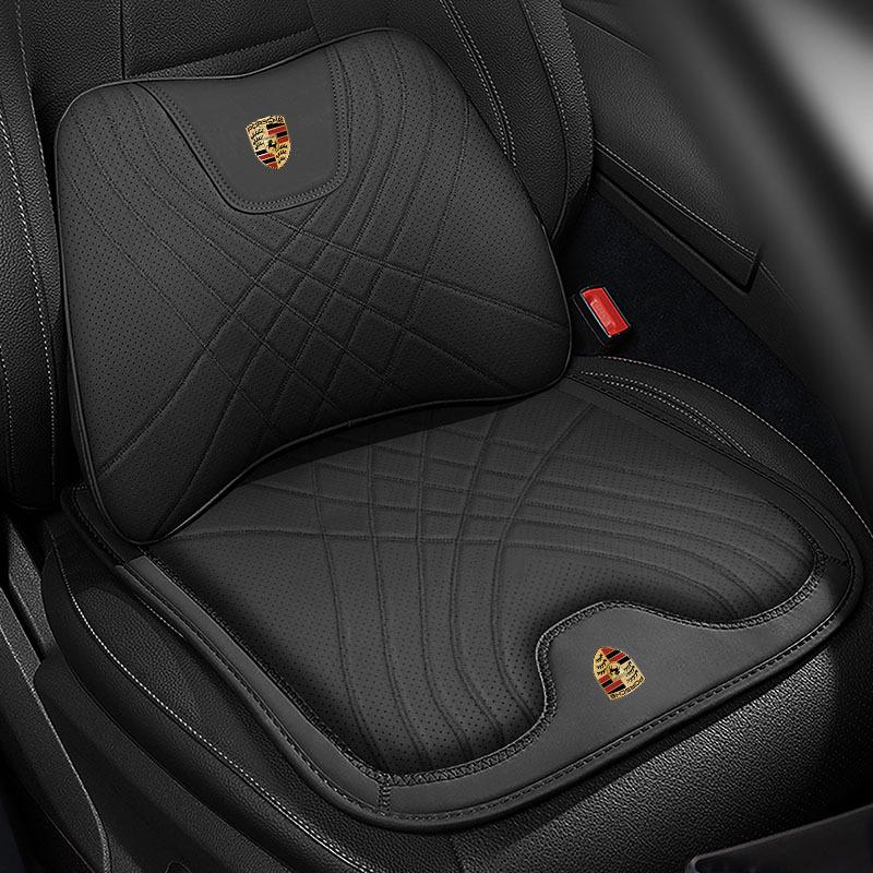 Porsche Jármű Komfort Készlet: Fejtámla, deréktámasz és ülőpárna a nyak és a hát kényelméért a Cayenne, Macan, Panamera, 718 és Taycan modellekben.