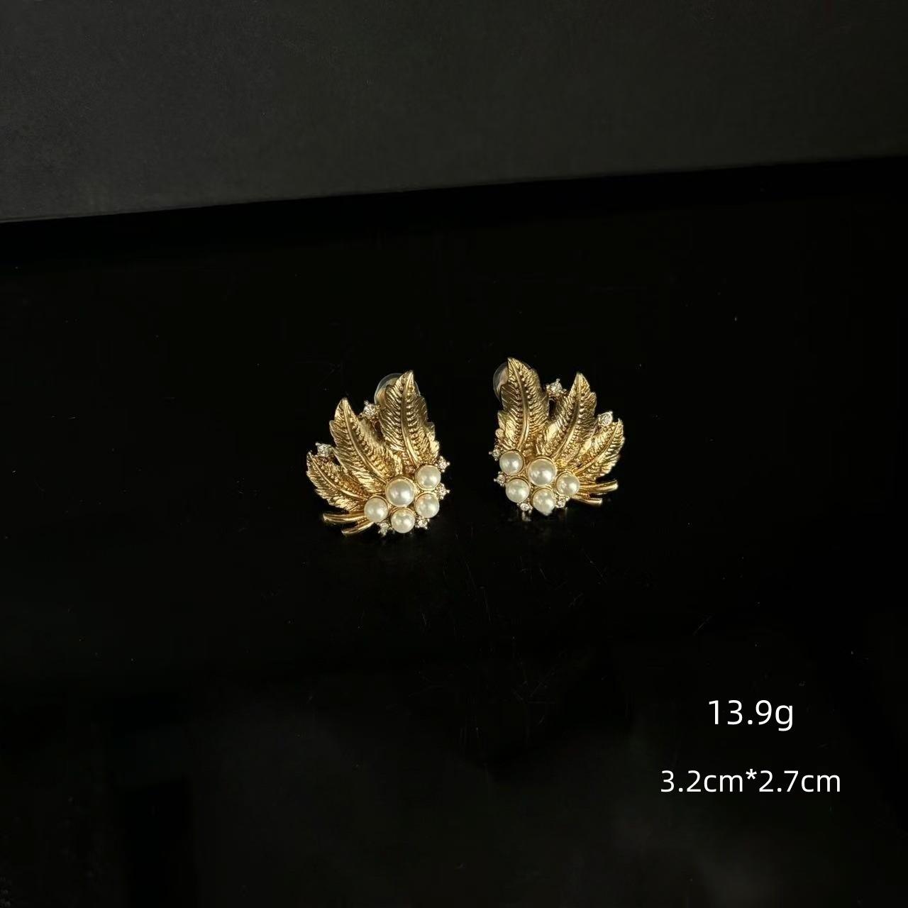

Trend Irregular Stud Earrings Exaggerated Creative Retro Personality Multi-Specification Stud Earrings