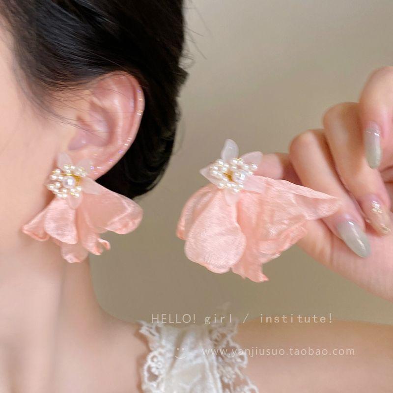 

Hua Yu Said! Seaside Holiday Style Earrings! Elegant Flower Earrings Design Sense Women Niche Versatile Earrings Jewelry Pink chiffon flower stud earrings