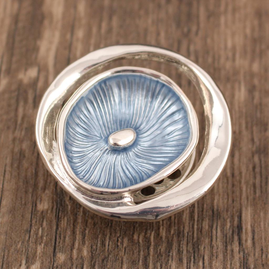 New round hollow enamel color lotus leaf magnetic suction brooch, high-end brooch for women out of the street party