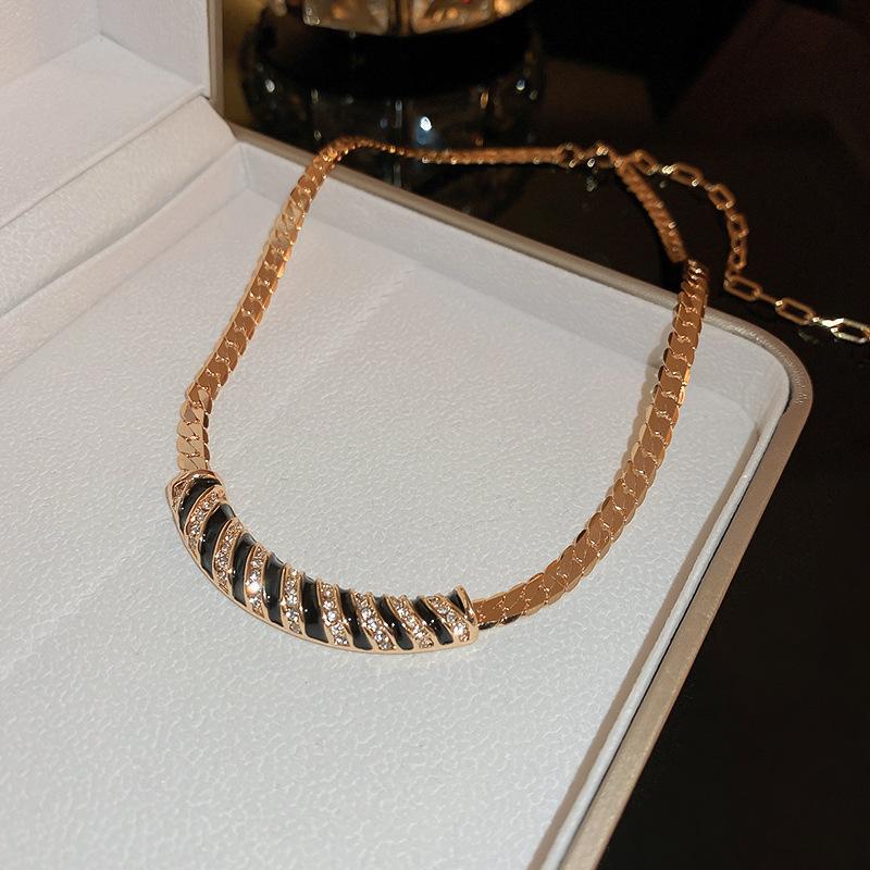 Drip Twisted Geometric Earrings Necklace Set, Vintage Premium Light Luxury Accessories Gift