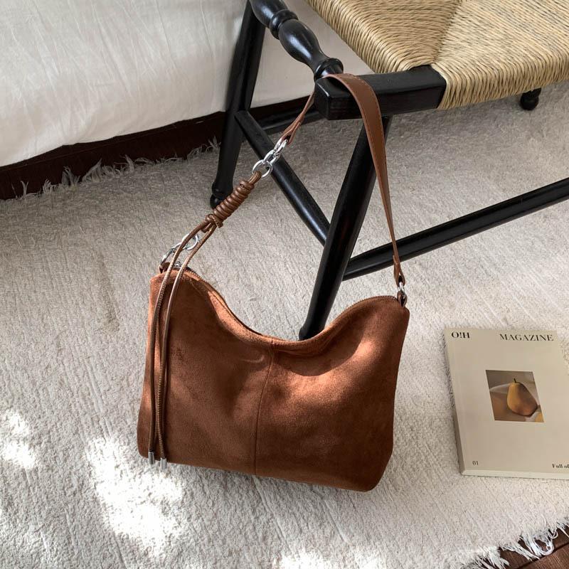 Simple Retro Suede Bag Women's 2025 New Exquisite Versatile Messenger Bag Super Fire Shoulder Underarm Bucket Bag