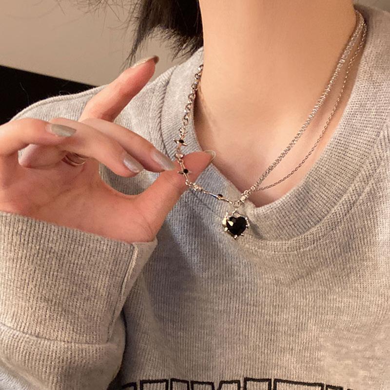 Pearl collarbone chain Women's versatile temperament Fashion niche necklace Neck chain Accessories