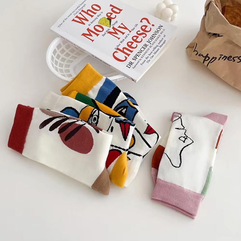 1 Pair Fashionable Oil Painting Art Printing Soft Comfortable Breathable Casual Socks Elegant Cartoon Graffiti Women Tube Socks