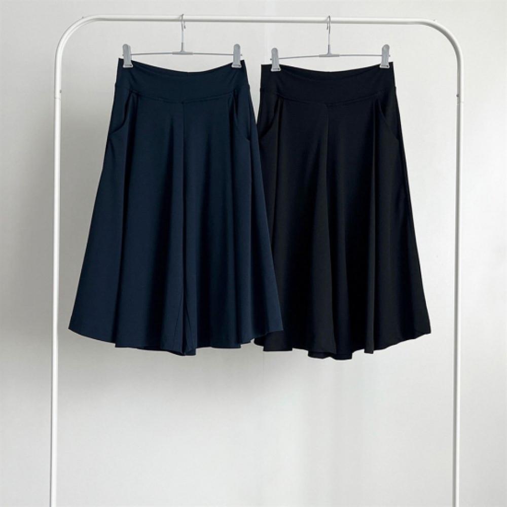 New Arrivals Open Run Women Pin Tuck Wide Banding Skirt Pants