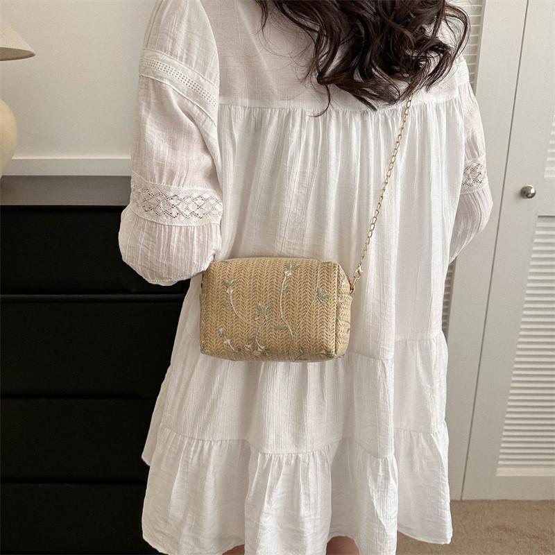 Trendy Woven Single Shoulder Bag For Women Unique Small Square Design Perfect For Everyday Use