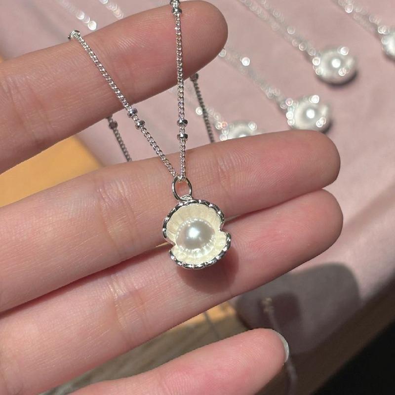 

Designer Fashion Design Shell Pearl Necklace for women Light Luxury Stylish Pendant Wedding Popular silver срібний