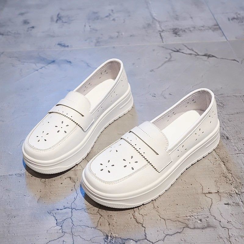 

Туфли для медсестер женские мягкие подошвы дышащие увеличивают рост нескользящие не устают ноги летние сандалии толстая подошва дырка медицинские специальные белые туфли 40 белый