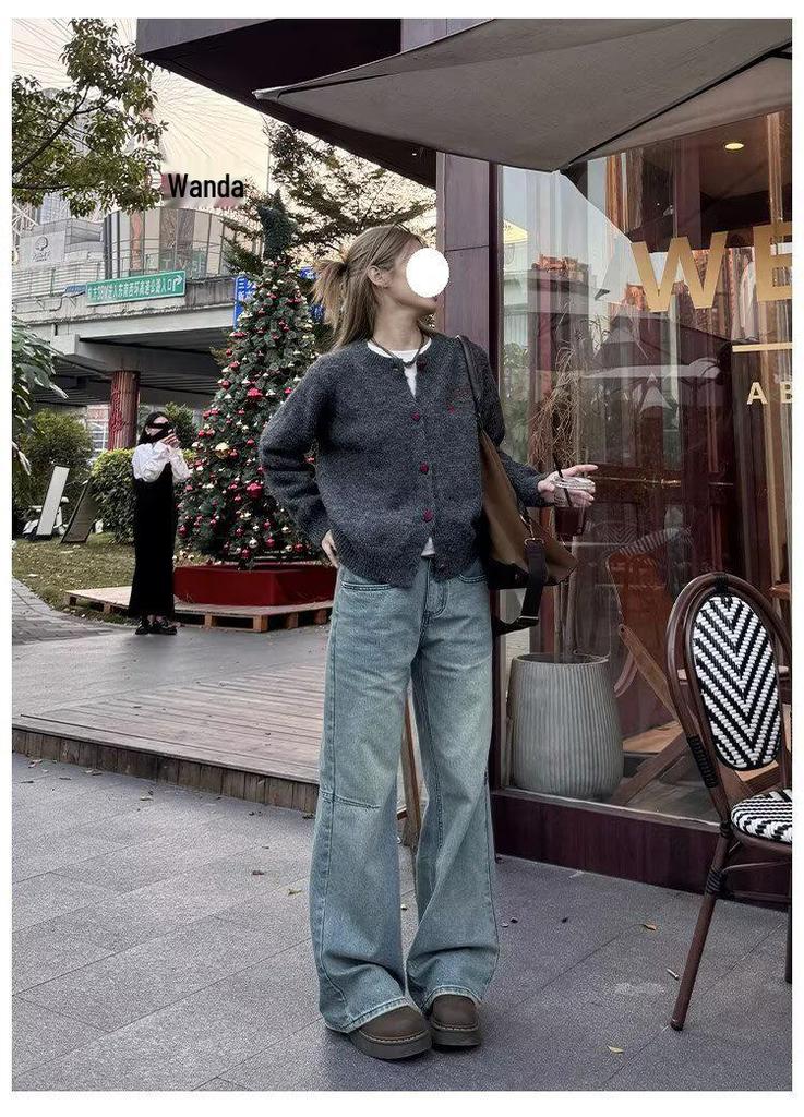2026 Autumn/Winter Women's Retro Knit Cardigan - Round Neck, Loose Fit, Age-Reducing Style.